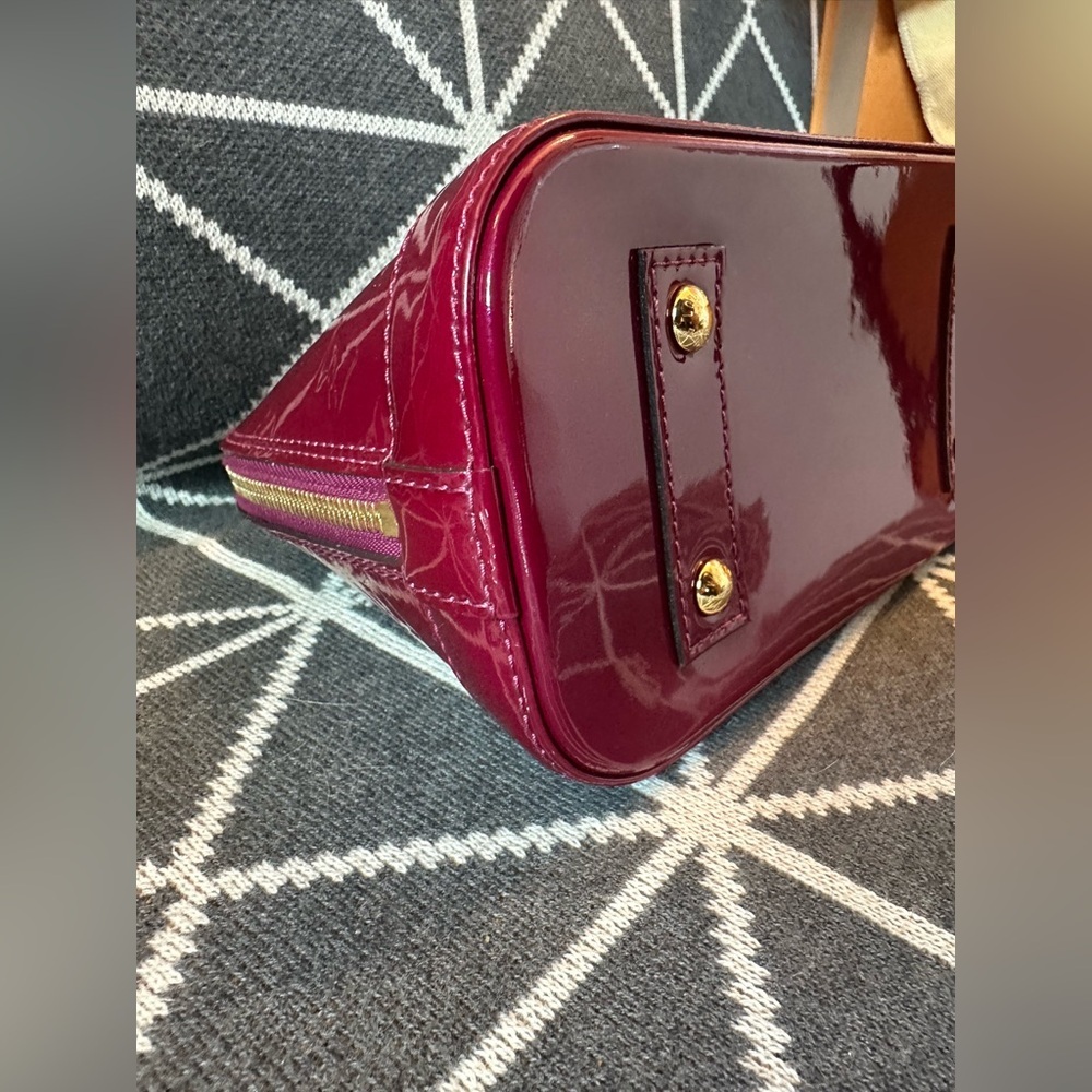 Louis Vuitton Vernis Alma BB with dust bag, strap and box. Comes with COA. - Picture 6 of 15